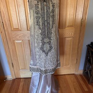 Sleeveless shirt with tissue sharara